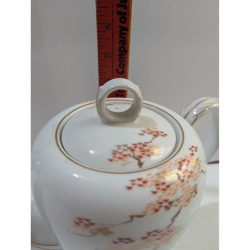 Fukagawa Arita Japan Porcelain‎ Teapot Hand Painted Maple Leaf Pattern  905 8in